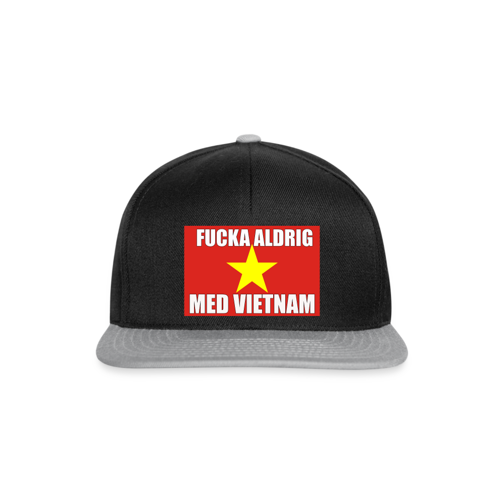 Fucka aldrig med Vietnam (Snapbackkeps-edition) - svart/grå
