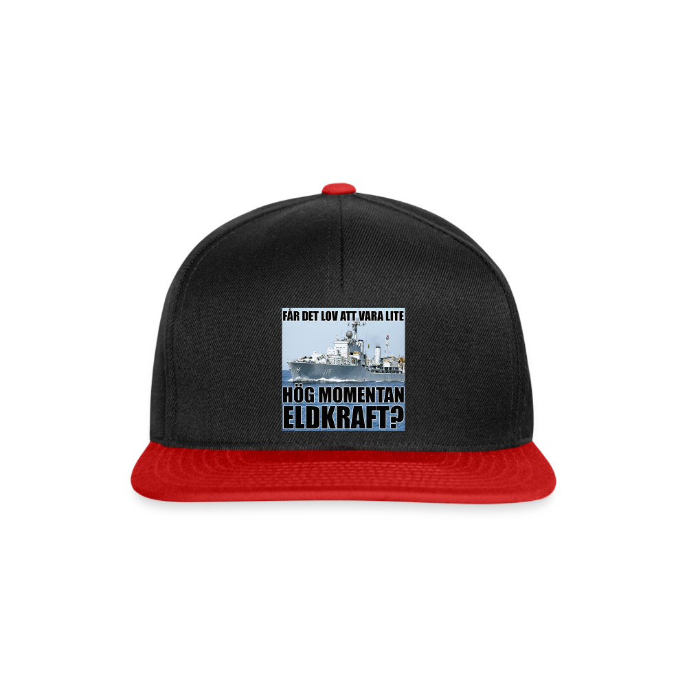 Får det lov att vara lite hög momentan eldkraft? – Halland (Snapbackkeps-edition) - svart/röd