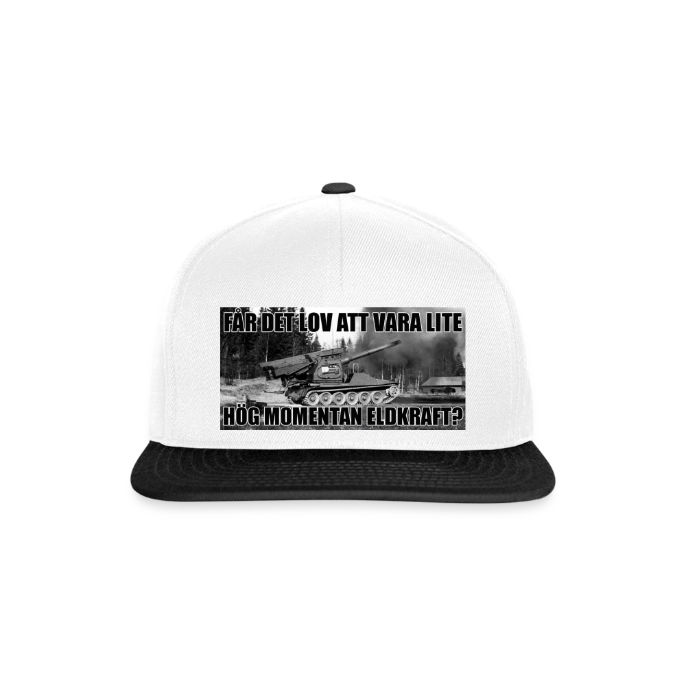 Får det lov att vara lite hög momentan eldkraft? – Bkan (Snapbackkeps-edition) - vit/svart