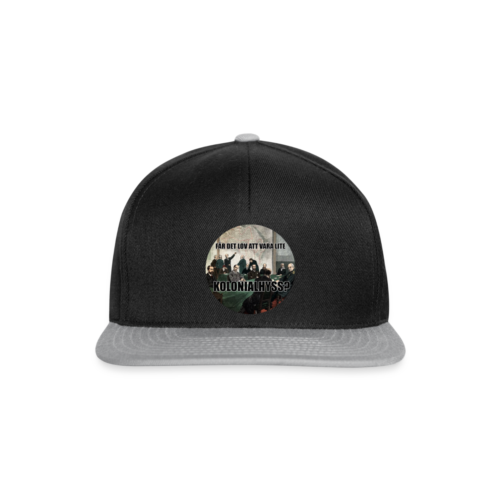 Får det lov att vara lite kolonialhyss? (Snapbackkeps-edition) - svart/grå