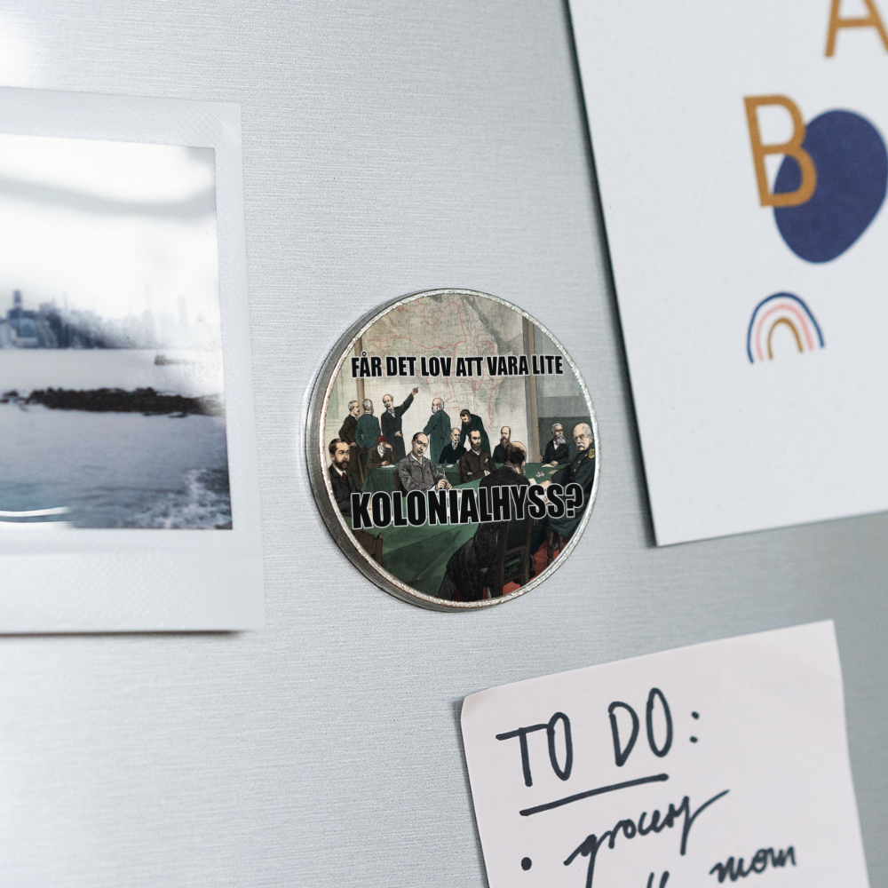 Får det lov att vara lite kolonialhyss? (kylskåpsmagnet-edition) - vit