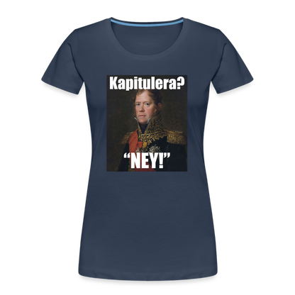 Kapitulera? Ney! (ekologisk premium-T-shirt dam-edition) - marinblå