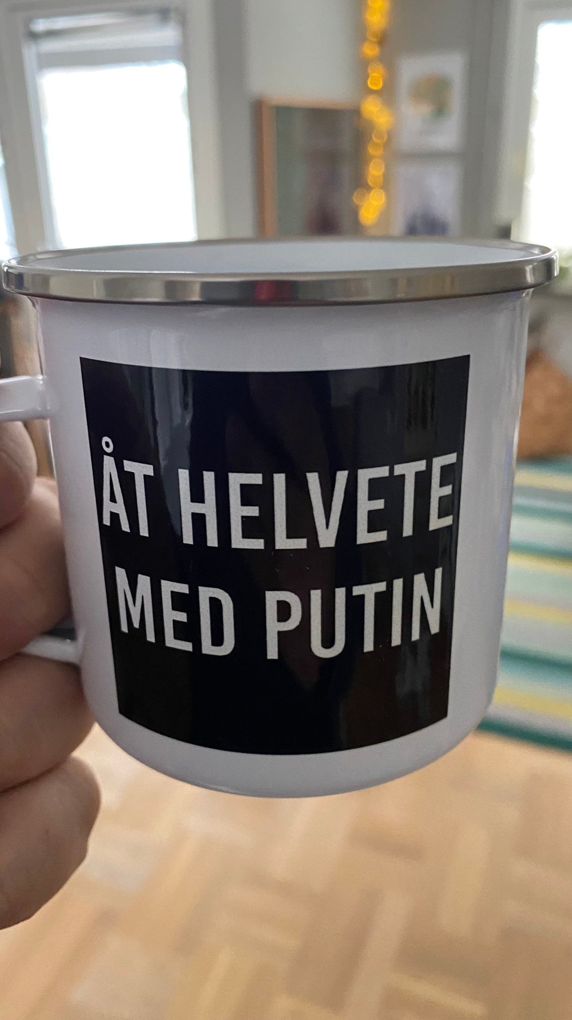 Åt helvete med Putin (emaljmugg-edition)
